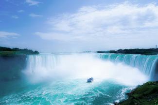 Niagara Falls, Canada by Darran Shen courtesy of Unsplash.