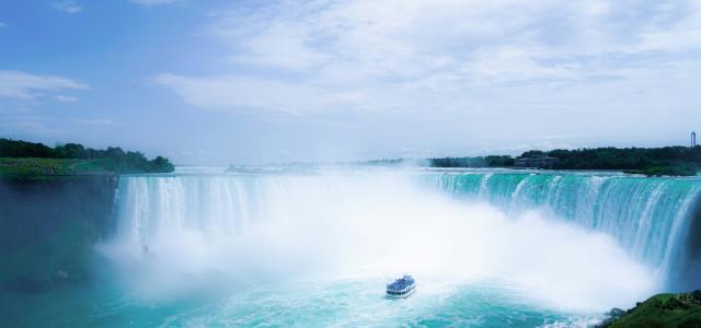 Niagara Falls, Canada by Darran Shen courtesy of Unsplash.